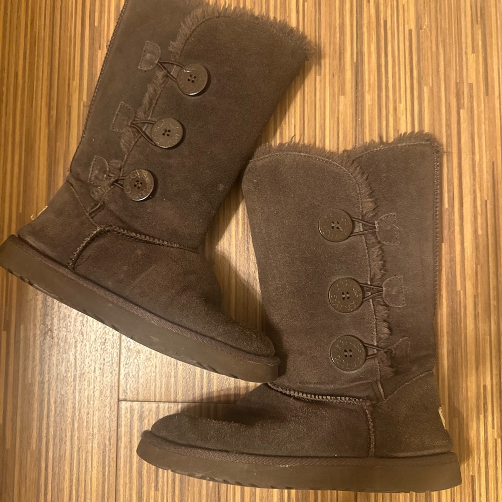 Brown Ugg Boots y2k Button Calf